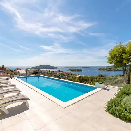 Villa Marvela - Family 4 Bedroom Maslinica