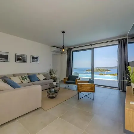 Marvela - Family 4 Bedroom * Maslinica